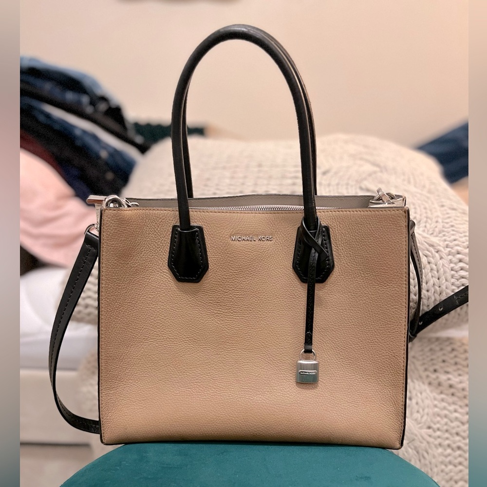 Michael Kors tote/crossbody.